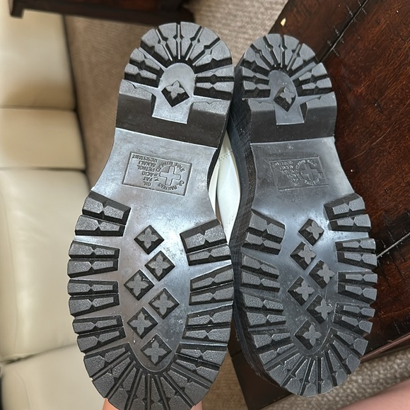 Dr.Marten Chelsea Platform Boots - Picture 2 of 4